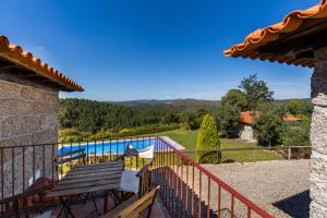 Výhled na bazén z ubytování Quinta da Pousadela - Agroturismo nebo okolí
