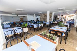 Restaurant o un lloc per menjar a Holiday Resort Kačjak