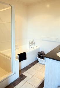 Gallery image of 123 Ocean View Drive Apartment in Cape Town