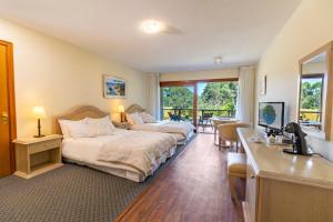 Cama ou camas em um quarto em Hotel del Lago Golf & Art Resort