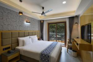 En eller flere senge i et værelse på Treat Beach Resort