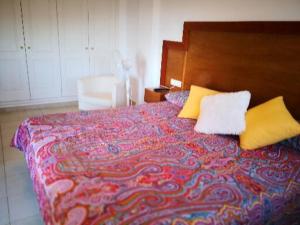 מיטה או מיטות בחדר ב-terrazas del duque B1313