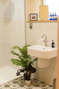 A bathroom at Abhaig Boutique B&B - Small & luxurious in a great location!
