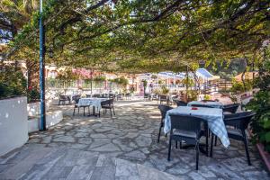 Restoran või mõni muu söögikoht majutusasutuses Hotel Elena Ermones
