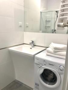 Kúpeľňa v ubytovaní Apartamenty Zajezdnia MTP