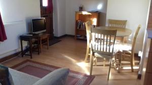 Televiisor ja/või meelelahutuskeskus majutusasutuses Thorpegate Cottage