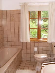Koupelna v ubytování Ferienwohnung am Noor nahe Schleswig und dem Wikingerdorf Haithabu + 17 fotografií