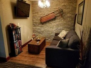 A seating area at Rib Mountain Inn