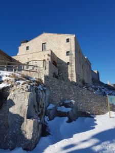 a building on top of a snow covered mountain at Santuari Mare de Déu Del Mont Restaurant-Hostatgería in Beuda