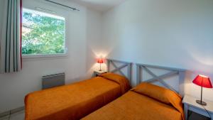 Ein Bett oder Betten in einem Zimmer der Unterkunft Vacancéole - Le Domaine des Grands Lacs