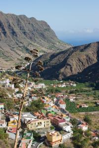 an aerial view of a small town in a mountain at Apartamentos Los Telares in Hermigua