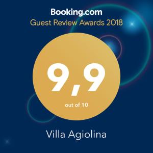 een gele cirkel met de woorden Quest Review Awards erop bij Villa Agiolina in Sidari