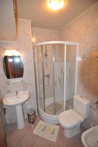 Villa Forum tesisinde bir banyo