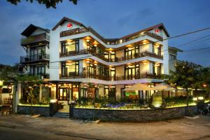 Galeriebild der Unterkunft Threeway Riverside Villa in Hoi An