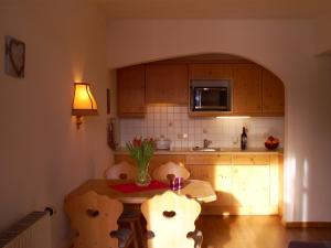 Kuchyňa alebo kuchynka v ubytovaní Ferienhaus Hirterhütte