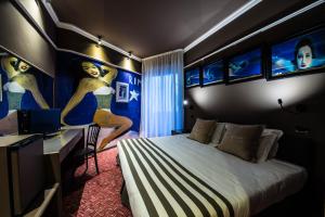 Postel nebo postele na pokoji v ubytování Admiral Art Hotel