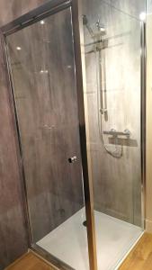 Bilik mandi di Cruachan Guest House