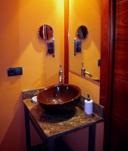 Vonios kambarys apgyvendinimo įstaigoje Posada Real La Vieja Chimenea-Spa