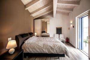 A bed or beds in a room at REFUGIUM CountryHouse Még 31 kép
