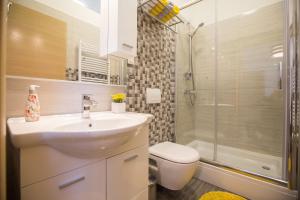 Kúpeľňa v ubytovaní Angela Main Street Luxury Oasis & Free parking + 27 fotografií