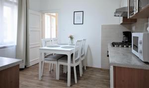 Kuchyň nebo kuchyňský kout v ubytování Angel City Aparthotel