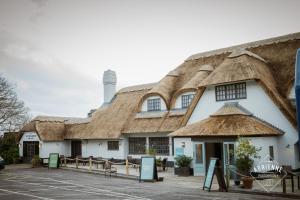 Gallery image of Potters Heron Hotel in Romsey