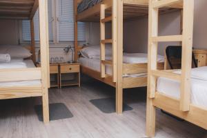 Ένα ή περισσότερα κρεβάτια σε δωμάτιο στο Bloom Inn