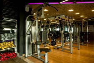 
The fitness center and/or fitness facilities at Hotel Luzeiros São Luis
