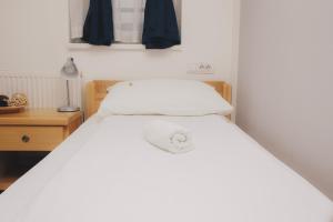 Ένα ή περισσότερα κρεβάτια σε δωμάτιο στο Bloom Inn