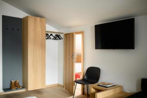 TV in/ali zabaviščno središče v nastanitvi Calva B&B Apartments