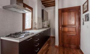 Kuchnia lub aneks kuchenny w obiekcie Torretta Via della Viola Appartamento