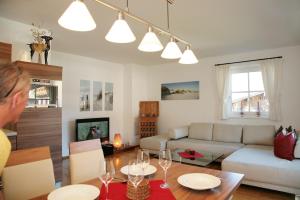 Posedenie v ubytovaní EXCLUSIVE APARTMENTS - inclusive Zell am See-Kaprun Sommerkarte und unbegrenztem Tauern SPA Eintritt