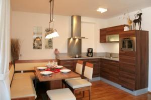 Kuchyňa alebo kuchynka v ubytovaní EXCLUSIVE APARTMENTS - inclusive Zell am See-Kaprun Sommerkarte und unbegrenztem Tauern SPA Eintritt