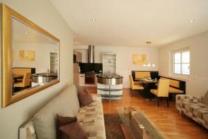 Televízia a/alebo spoločenská miestnosť v ubytovaní EXCLUSIVE APARTMENTS - inclusive Zell am See-Kaprun Sommerkarte und unbegrenztem Tauern SPA Eintritt