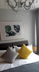 A bed or beds in a room at Sleep, Eat, Repeat Bed and Breakfast 