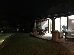 Ogród w obiekcie Villa with Heated Pool and Jacuzzi close to Puerto Banus and Beach