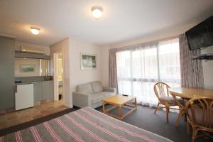 Kuchyň nebo kuchyňský kout v ubytování Beaumaris Bay Motel