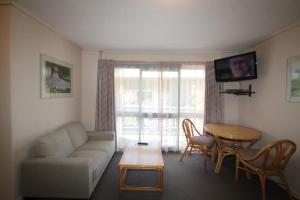 TV a/nebo společenská místnost v ubytování Beaumaris Bay Motel