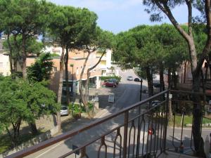 una vista da un balcone di una strada alberata di Apartments in Rosolina Mare 24870 a Rosolina Mare