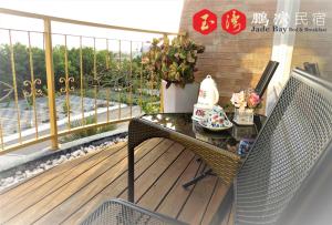 Un balcón o terraza de 玉灣鵬灣民宿Jade Bay B&B