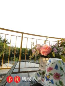 Un balcón o terraza de 玉灣鵬灣民宿Jade Bay B&B