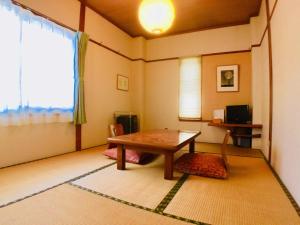 Ein Sitzbereich in der Unterkunft Alpine Inn Mizushiro