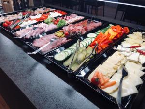 Makanan di atau berdekatan hotel