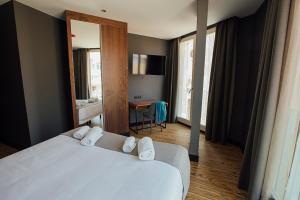 Posteľ alebo postele v izbe v ubytovaní Málaga Premium Hotel