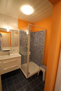 A bathroom at Seepension Neubacher KG
