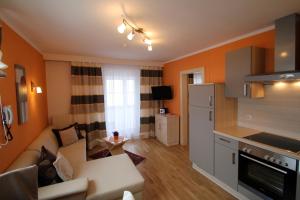 A kitchen or kitchenette at Seepension Neubacher KG