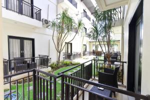 Balkón nebo terasa v ubytování RedDoorz Plus near Mall Bali Galeria 2