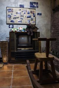 Uma televisão e/ou sistema de entretenimento em Shabby Home 28
