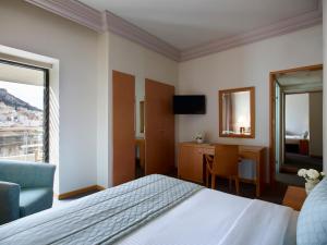 Athens Zafolia Hotel tesisinde bir televizyon ve/veya eğlence merkezi