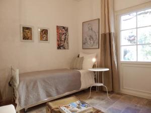 Postel nebo postele na pokoji v ubytování Envie de Sud + 37 fotografií